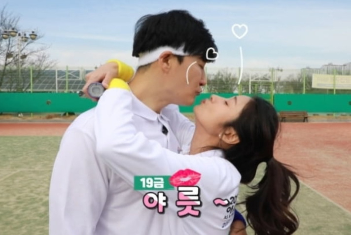전북도가 오는 5월 열리는 ‘2023 전북 아시아·태평양 마스터스 대회’ 홍보를 위해 올렸다가 논란이 되자 삭제한 영상물 중 일부. [유튜브 영상 캡처]
