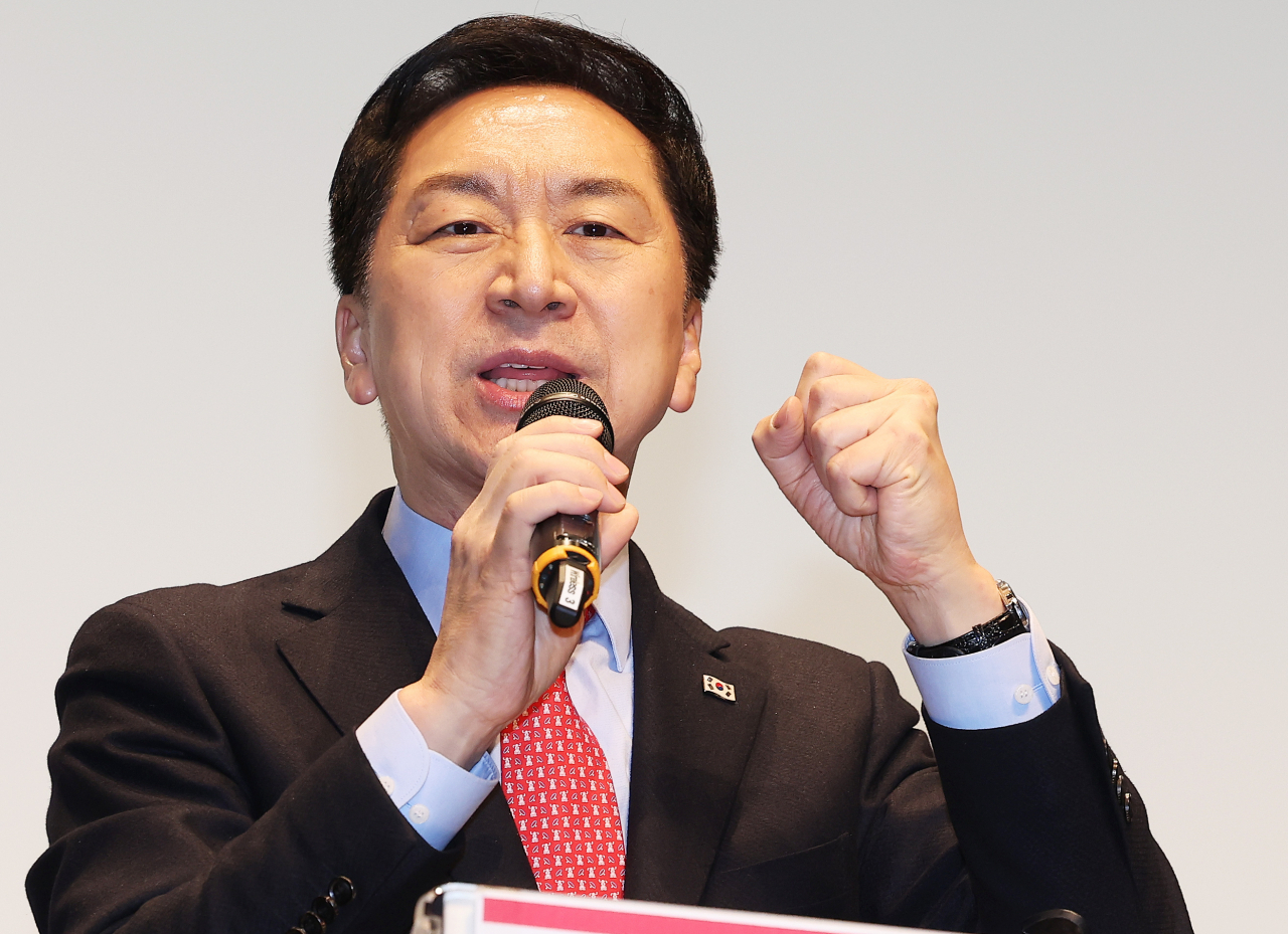 김기현 국민의힘 당 대표 후보가 17일 오후 경기도 화성시 유앤아이센터에서 열린 화성시 당원 교육에서 격려사를 하고 있다. [연합]