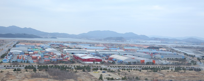 광양항 서측 배후단지 전경.