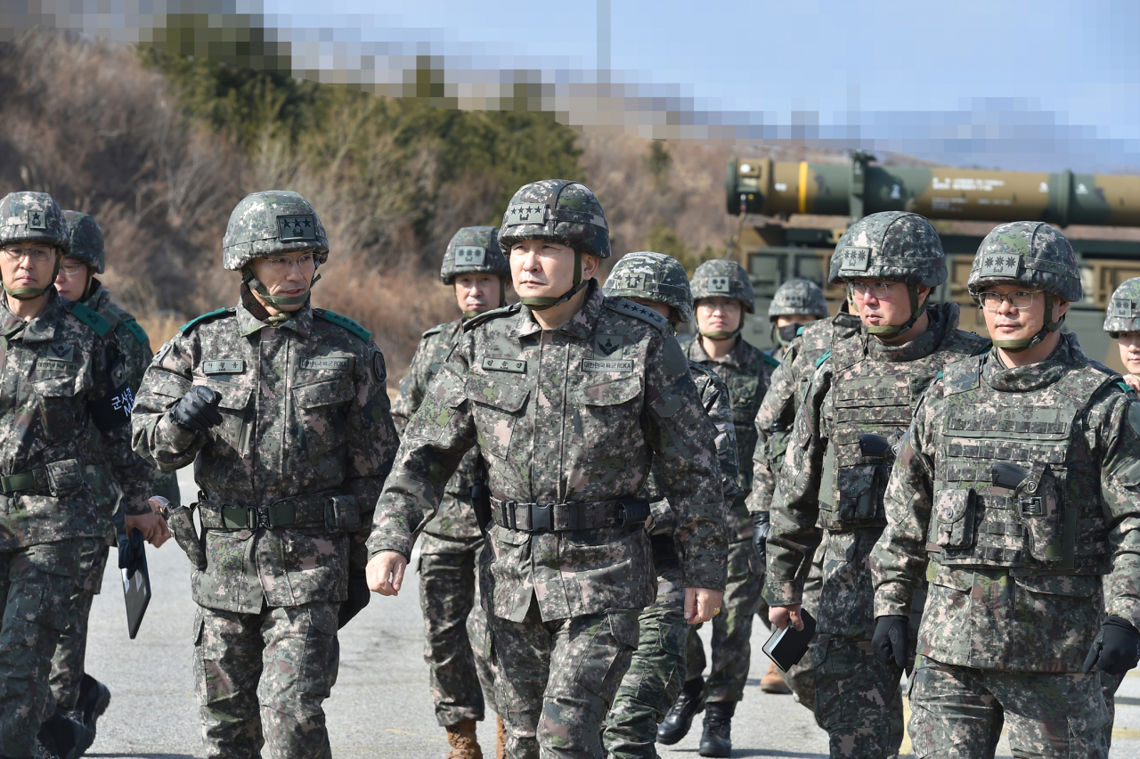 16일 김승겸 합동참모본부 의장이 미사일 부대 훈련 현장을 점검하고 있다.[합동참모본부 제공]