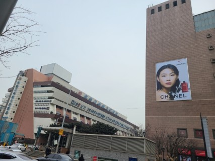 Seoul’s central bus terminal is high-end and glossy, but some miss humble past