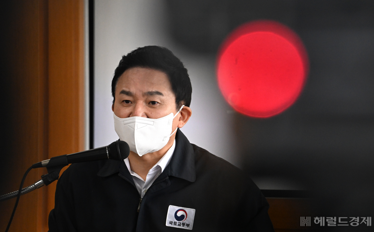 앞서 원희룡 국토교통부 장관이 민주노총 공공운수노조 화물연대본부 총파업 당시 모두발언을 하고 있는 모습. [임세준 기자]