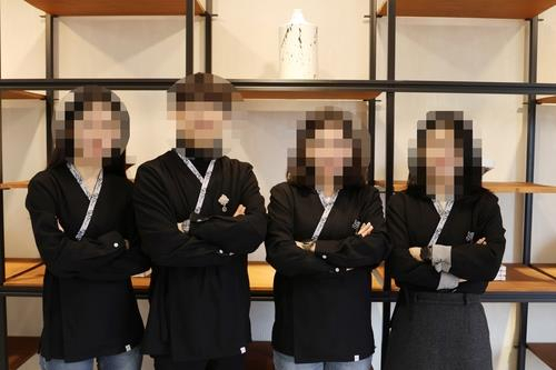 한국전통문화전당 개량 한복 근무복. [한국전통문화전당 제공.재판매 및 DB 금지]