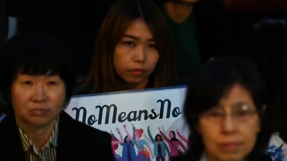 일본은 G7 선진국 중 성관계 동의 연령이 13세로 가장 낮다. 이를 개정하기 위한 시위가 2019년부터 지속돼왔고, 지난 17일 법무성 위원회가 권고안을 공식 제안했다.[AFP]