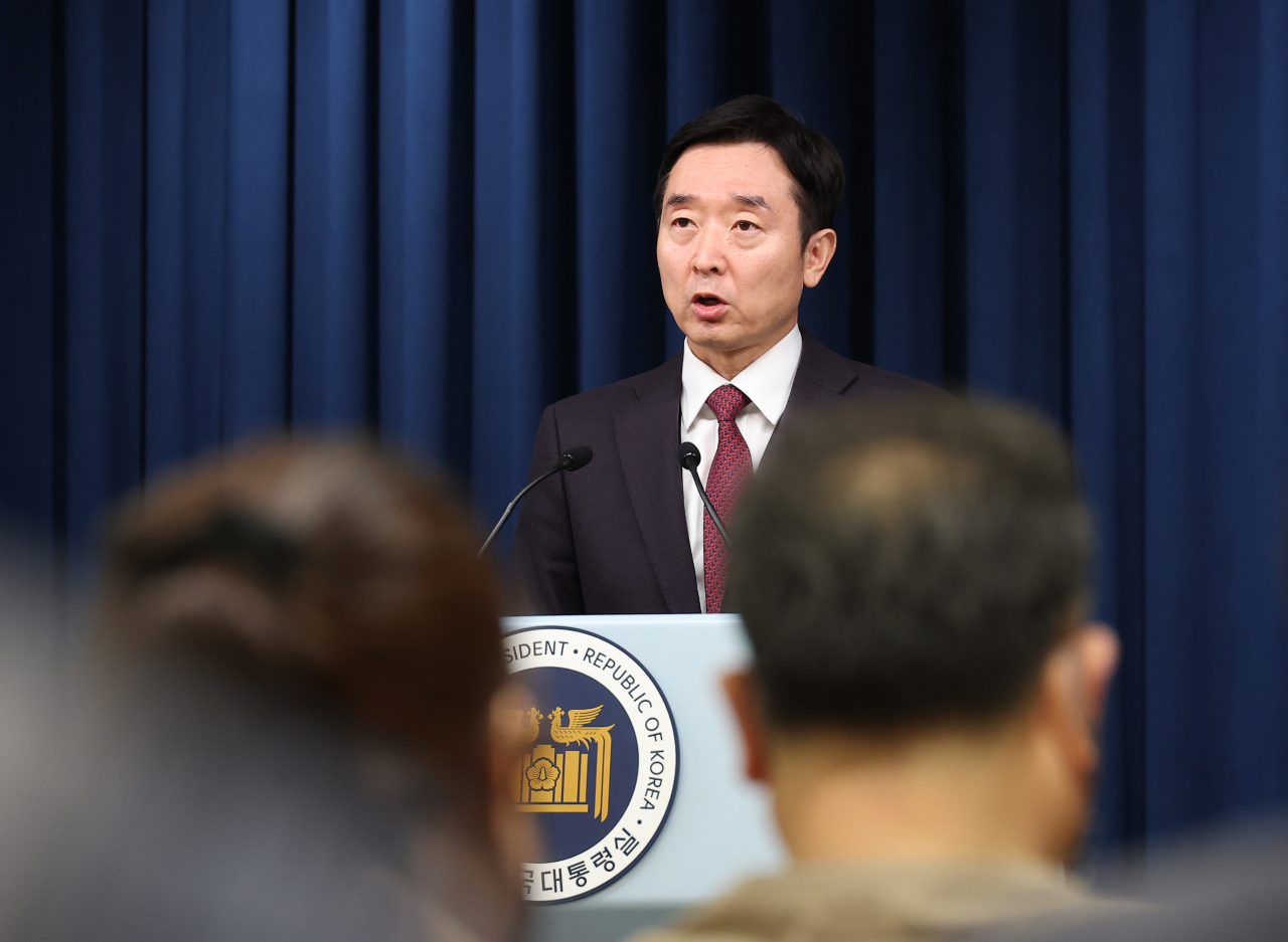 이도운 대통령실 대변인이 21일 오후 서울 용산 대통령실 청사에서 윤석열 대통령의 건설현장 폭력 관련 지시사항 등을 브리핑하고 있다. [연합]