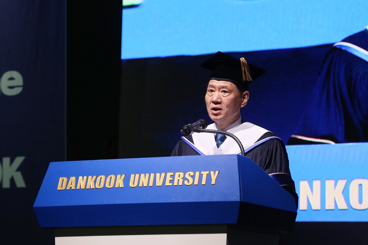 김수복 단국대 총장이 신입생 입학허가 선언을 하고 있다.[단국대 제공]