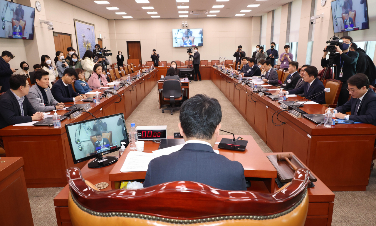 22일 국회에서 열린 첨단전략산업특별위원회 전체회의에서 위원장으로 선출된 유의동 국민의힘 의원이 회의를 주재하고 있다. [연합]