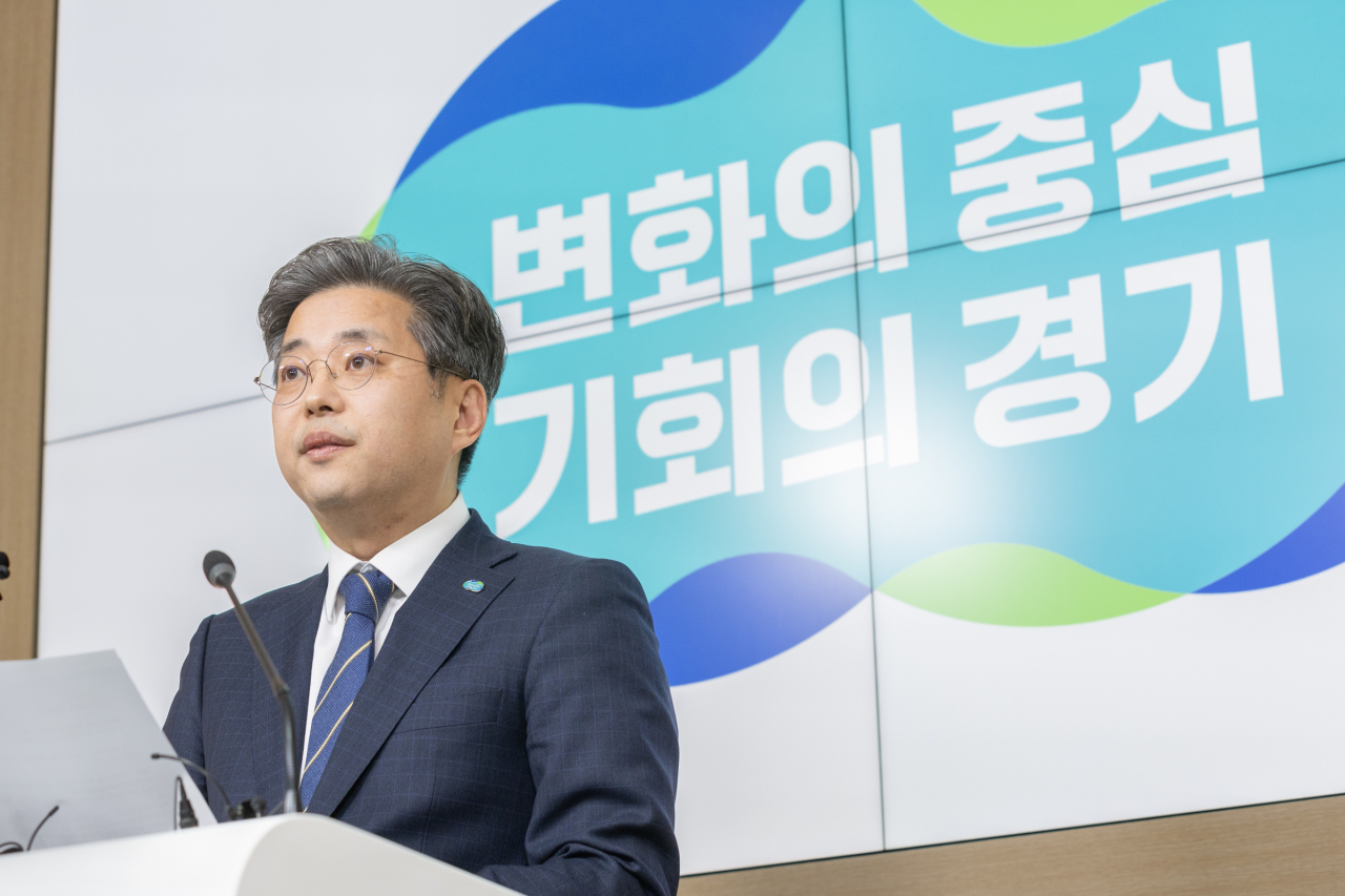김진욱 경기도 대변인이 22일 검찰의 도청 압수수색을 비판하는 내용으로 브리핑을 하고 있다. [경기도 제공]