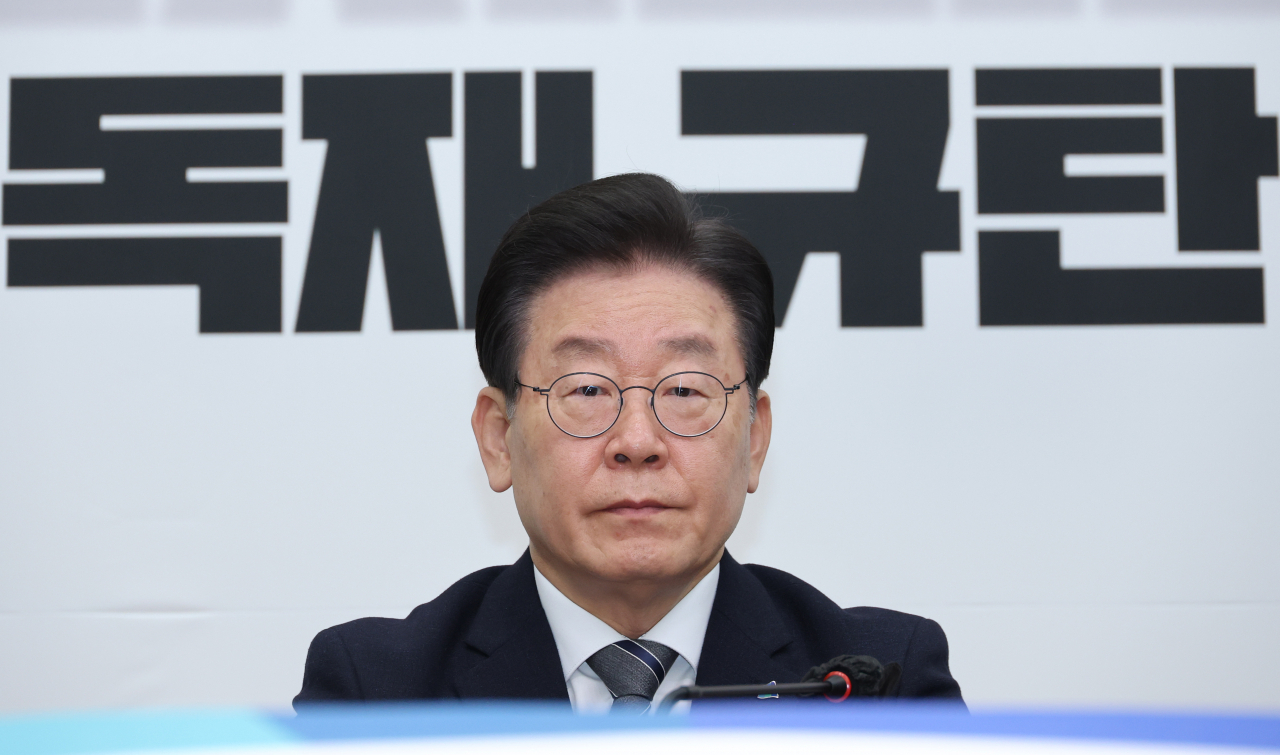 이재명 더불어민주당 대표가 22일 오전 국회에서 열린 최고위원회의에 참석하고 있다. [연합]