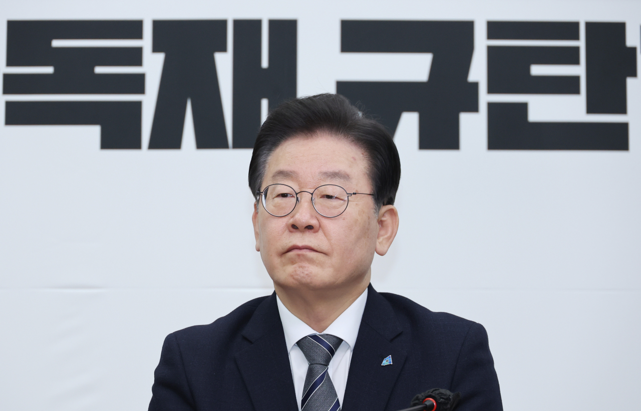 더불어민주당 이재명 대표가 22일 오전 국회에서 열린 최고위원회의에 참석하고 있다. [연합]