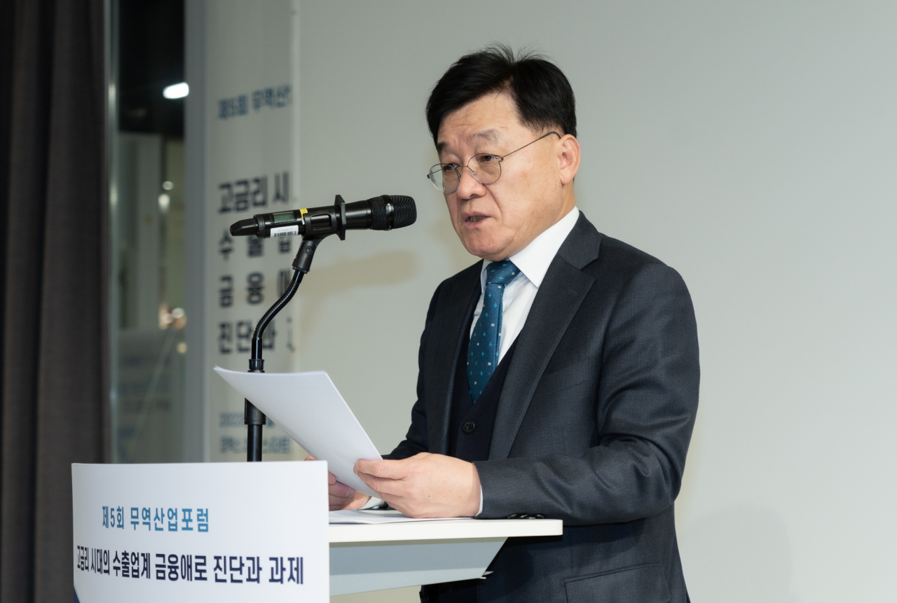 지난 22일 삼성동 코엑스에서 열린 무역산업포럼에서 정만기 부회장이 개회사를 하고 있다. [한국무역협회 제공]