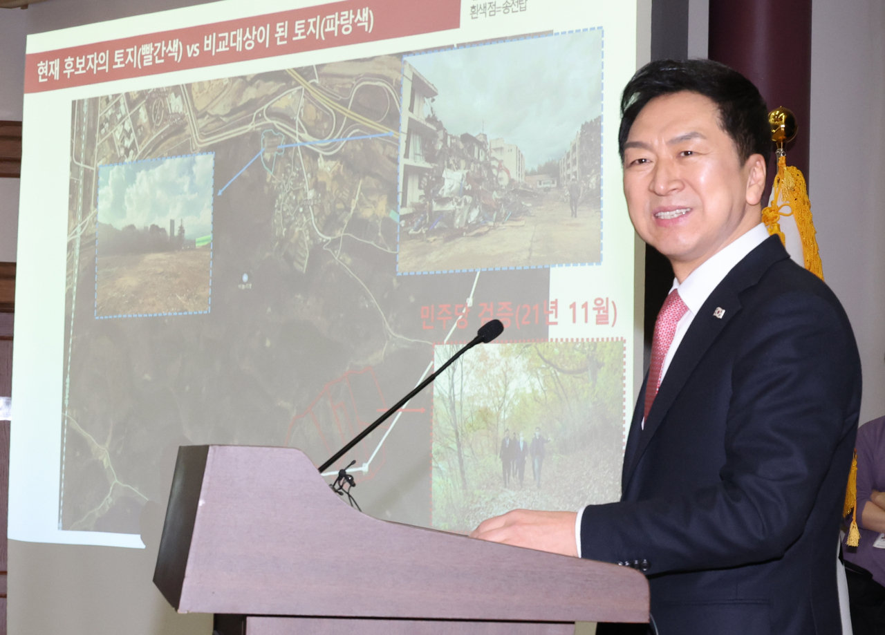 김기현 국민의힘 당 대표 후보가 23일 오전 서울 여의도 국회 의원회관에서 KTX울산역 연결도로 임야 관련 기자회견을 하고 있다. [연합]