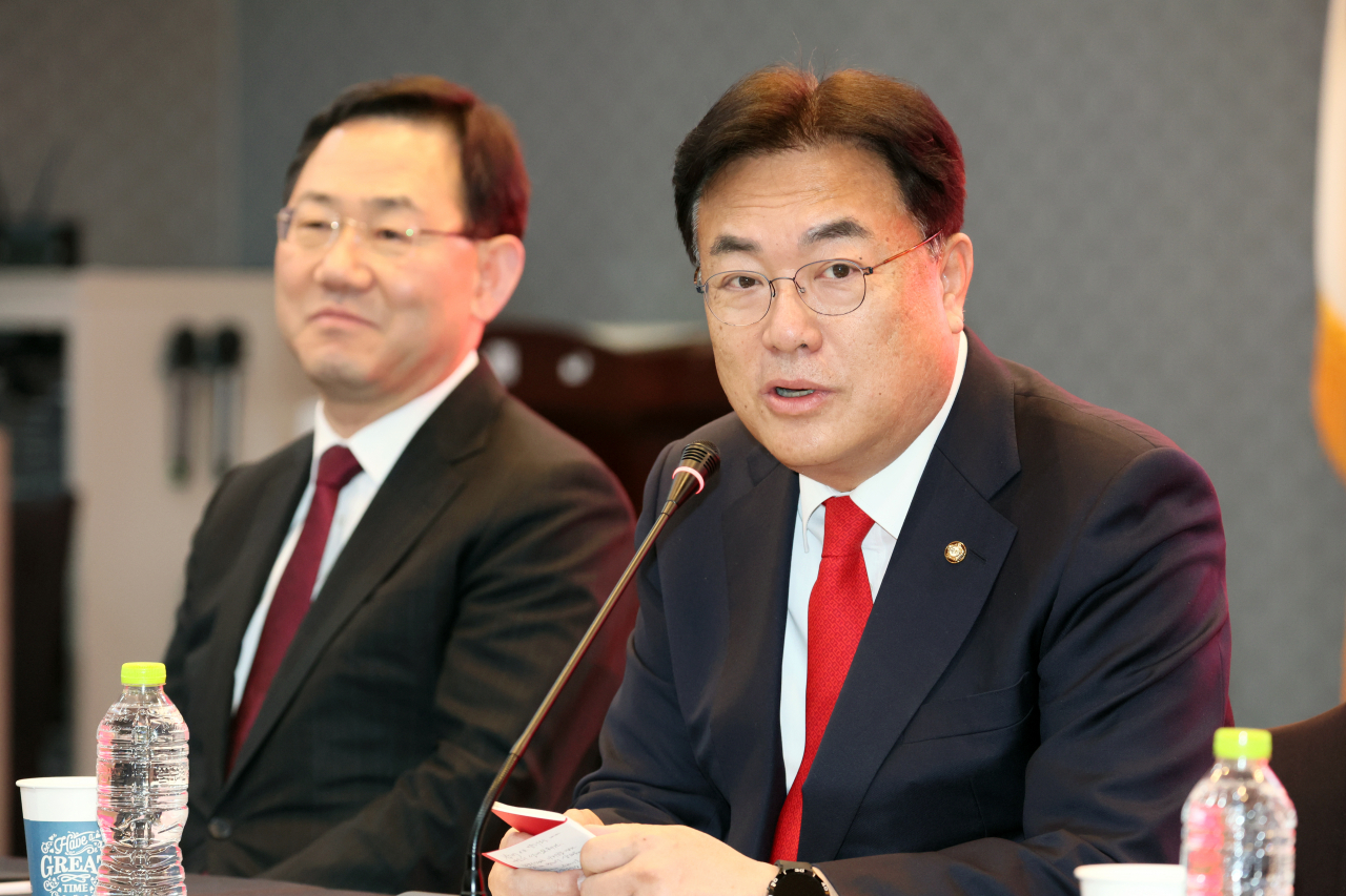 정진석 국민의힘 비상대책위원장이 23일 오전 강원 춘천시 스카이컨벤션에서 열린 강원 현장 비상대책위원회의에서 발언하고 있다. [연합]