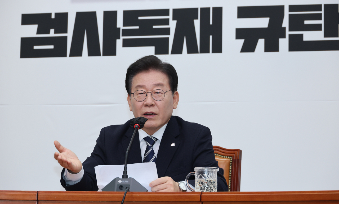 이재명 더불어민주당 대표가 23일 오전 국회에서 열린 기자간담회에서 발언하고 있다. [연합]