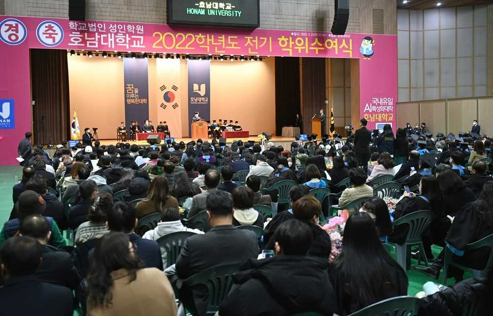 올해 호남대 학위취득식에는 박사 28명, 석사 39명, 학사 1,428명 등 총 1495명 학위를 취득한다.