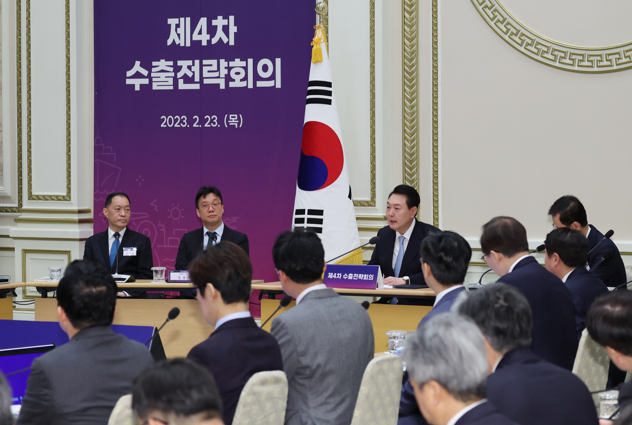 윤석열 대통령이 23일 청와대 영빈관에서 열린 제4차 수출전략회의에서 발언하고 있다. [연합]