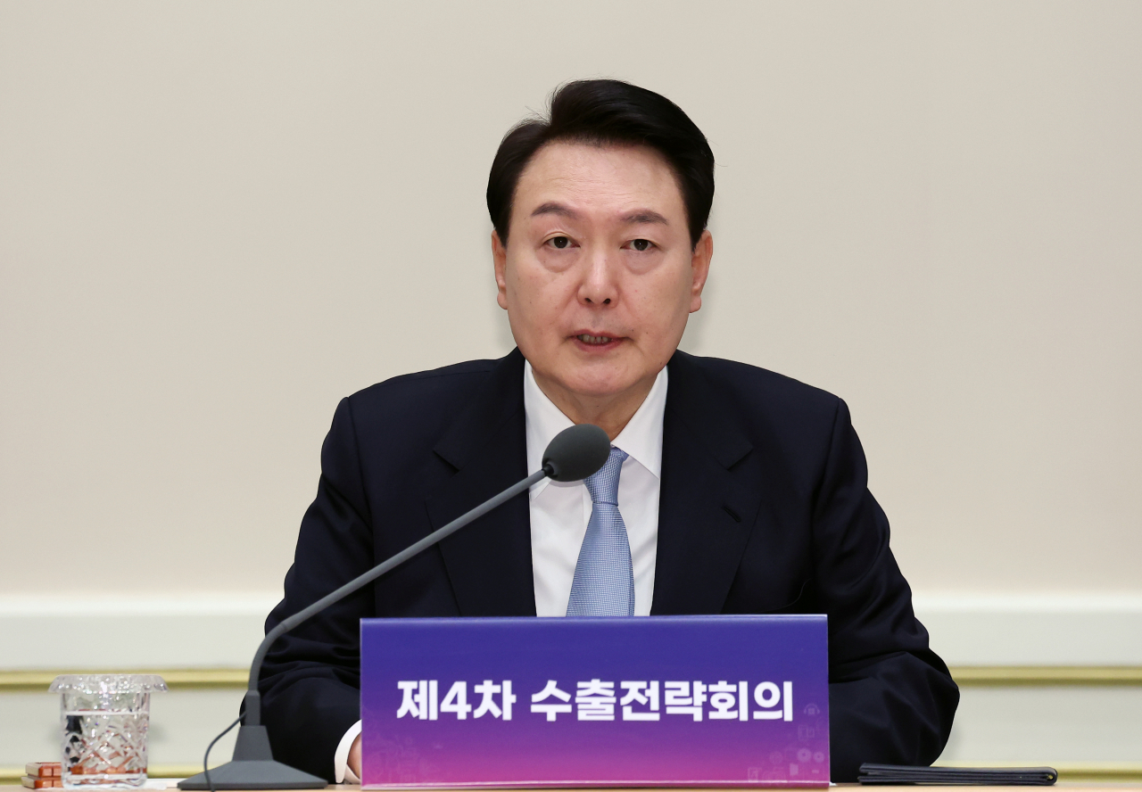 윤석열 대통령이 23일 청와대 영빈관에서 열린 제4차 수출전략회의에서 발언하고 있다. [연합]