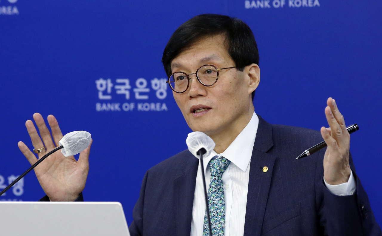 이창용 한국은행 총재가 23일 오전 서울 중구 한국은행에서 금융통화위원회의를 마친 뒤 가진 기자간담회에서 취재진의 질문에 답하고 있다. [연합]
