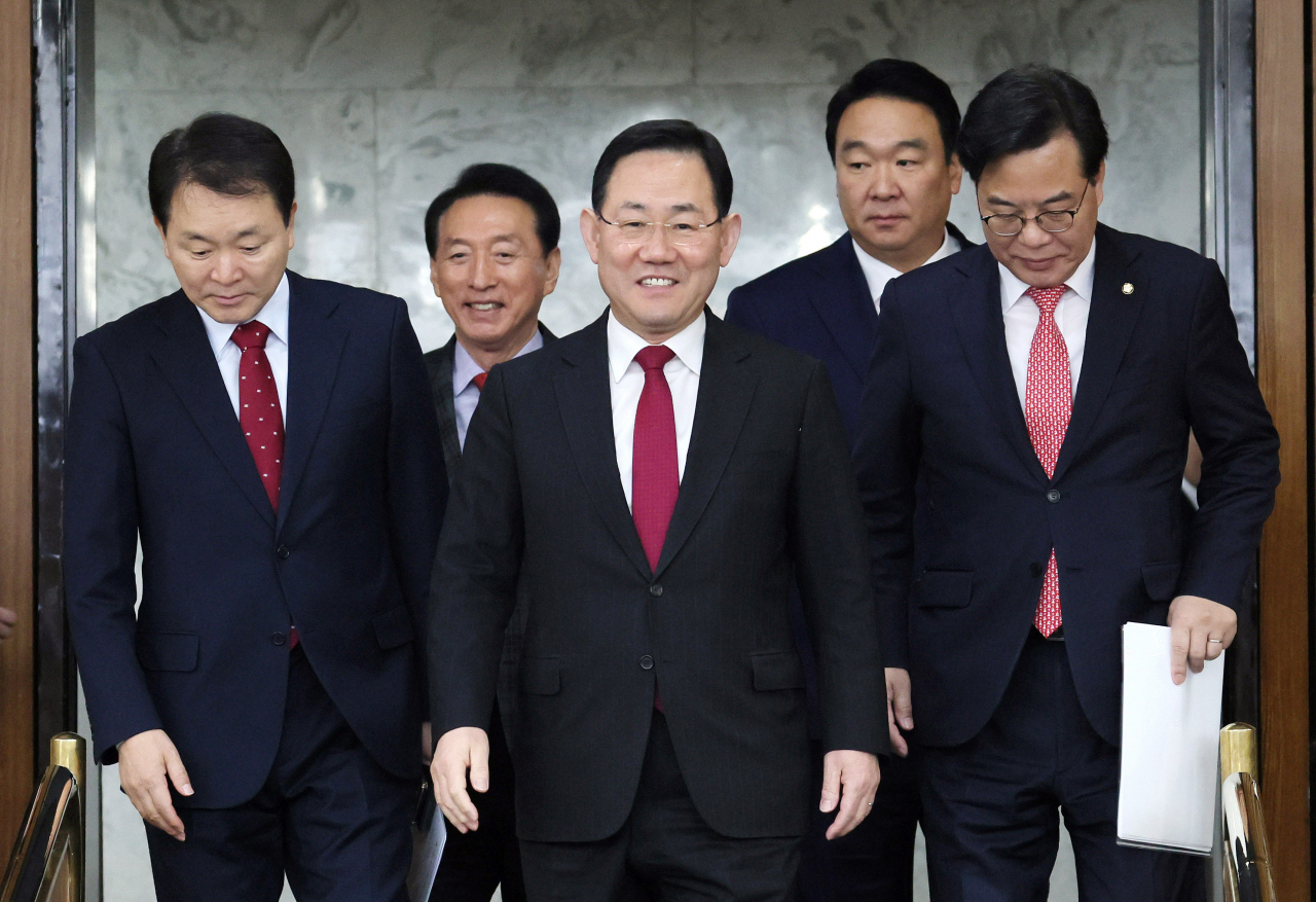 주호영 국민의힘 원내대표가 24일 오전 국회에서 열린 원내대책회의에 참석하고 있다. [연합]