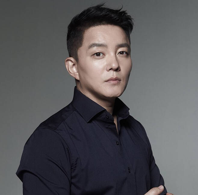 배우 이범수.