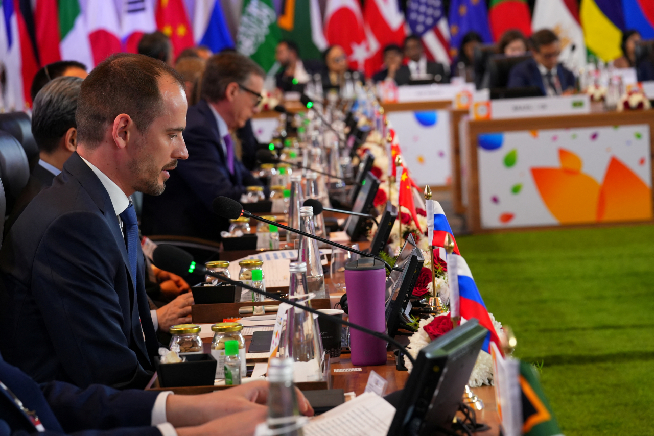 G20 재무장관 회의에 참석한 러시아 대표가 발표하고 있다. 이번 G20 재무장관 회의는 인도 벵갈루루지역에서 열린다. [로이터]