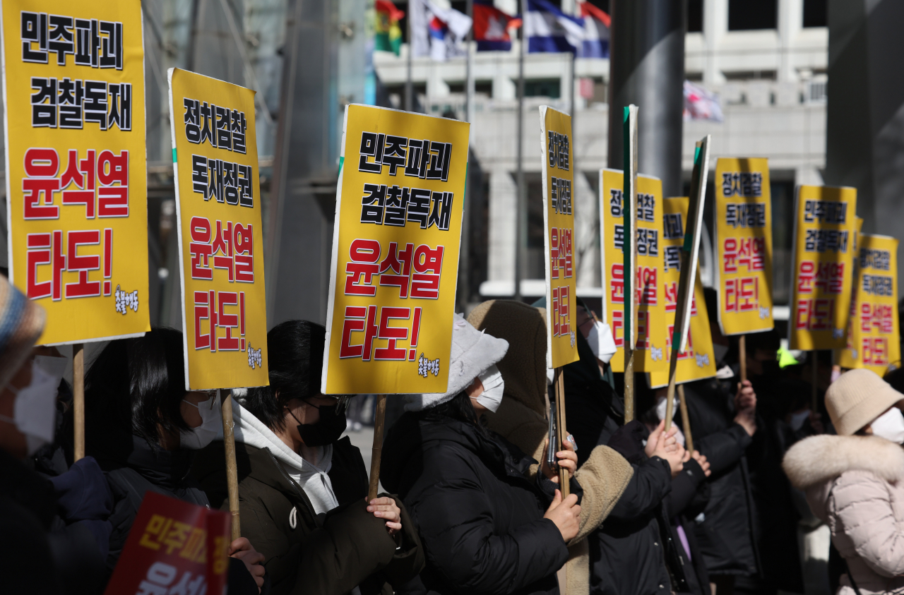 25일 숭례문 인근에서 촛불행동 주최로 이재명 민주당 대표 구속영장 청구 규탄 기자회견이 열리고 있다. [연합]
