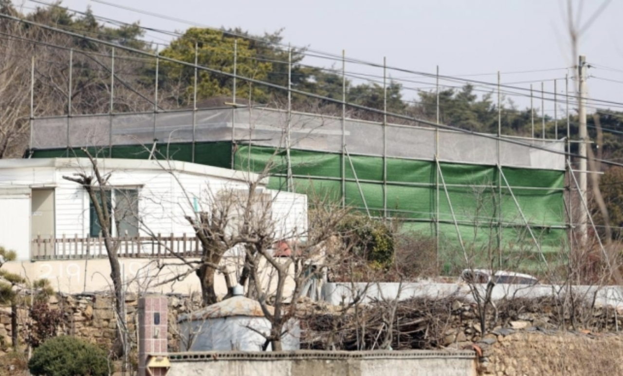 공사 중인 경남 양산시 하북면 평산마을 문 전 대통령 책방 [연합]