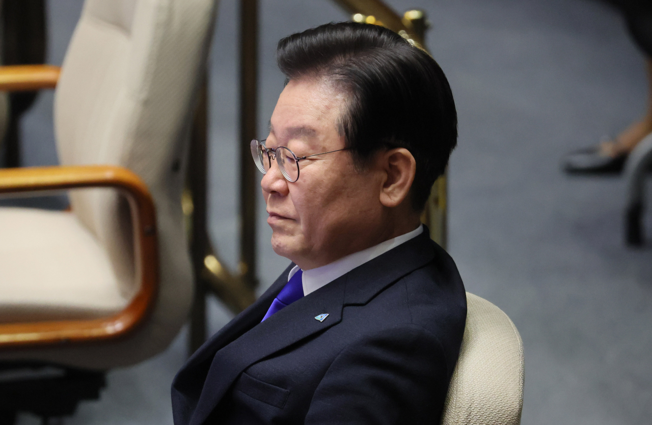 더불어민주당 이재명 대표가 24일 오후 열린 국회 본회의에 출석해 있다. [연합]