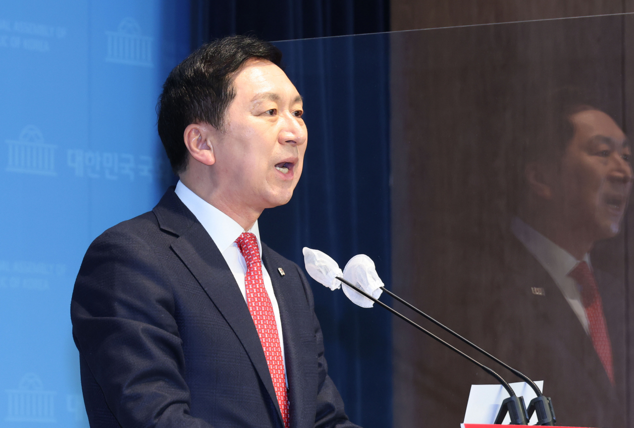 김기현 국민의힘 당 대표 후보가 26일 오전 서울 여의도 국회 소통관에서 기자회견을 열고 수사의뢰 의사를 밝히고 있다. [연합]