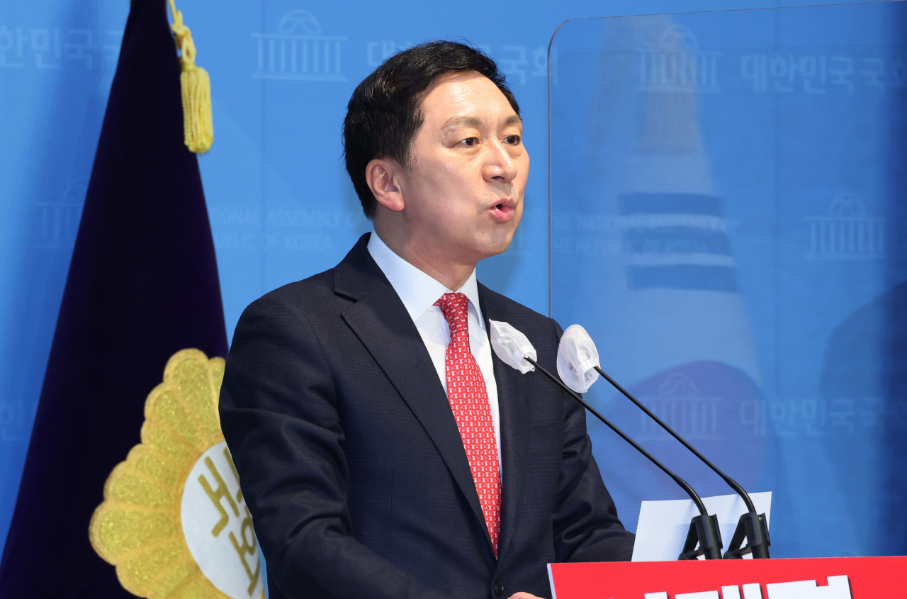 김기현 국민의힘 당 대표 후보가 26일 오전 서울 여의도 국회 소통관에서 기자회견을 열고 수사의뢰 의사를 밝히고 있다. [연합]