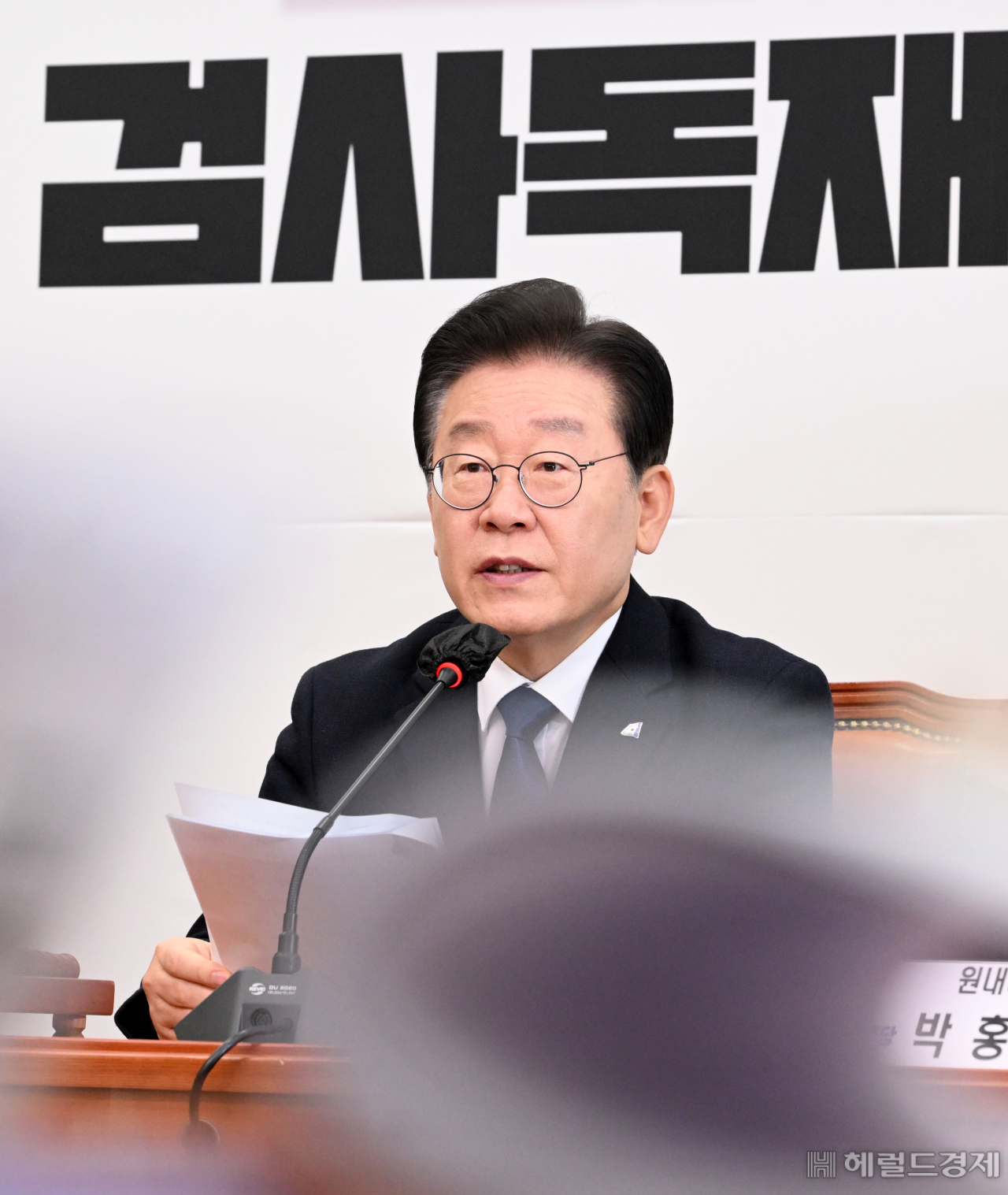이재명 더불어민주당 대표가 27일 서울 여의도 국회에서 열린 최고위원회의에서 모두발언하고 있다. 이상섭 기자