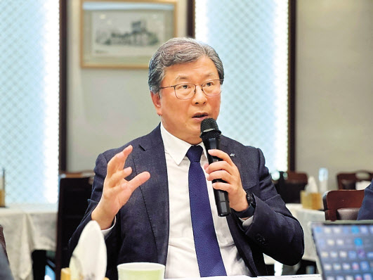 김복철 국가과학기술연구회(NST) 이사장이 기자간담회에서 올해 추진과제에 대해 설명하고 있다. [NST 제공]