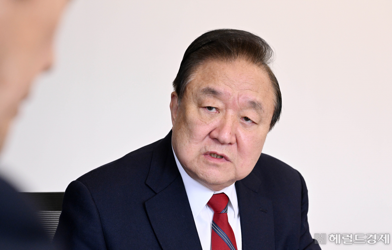 정대철 더불어민주당 상임고문이 23일 오후 서울 용산구 헤럴드스퀘어 회의실에서 김재홍 서울미디어대학원대학교 석좌교수(전 서울디지털대 총장)의 진행으로 열린 대담에서 발언을 하고 있다. 이상섭 기자