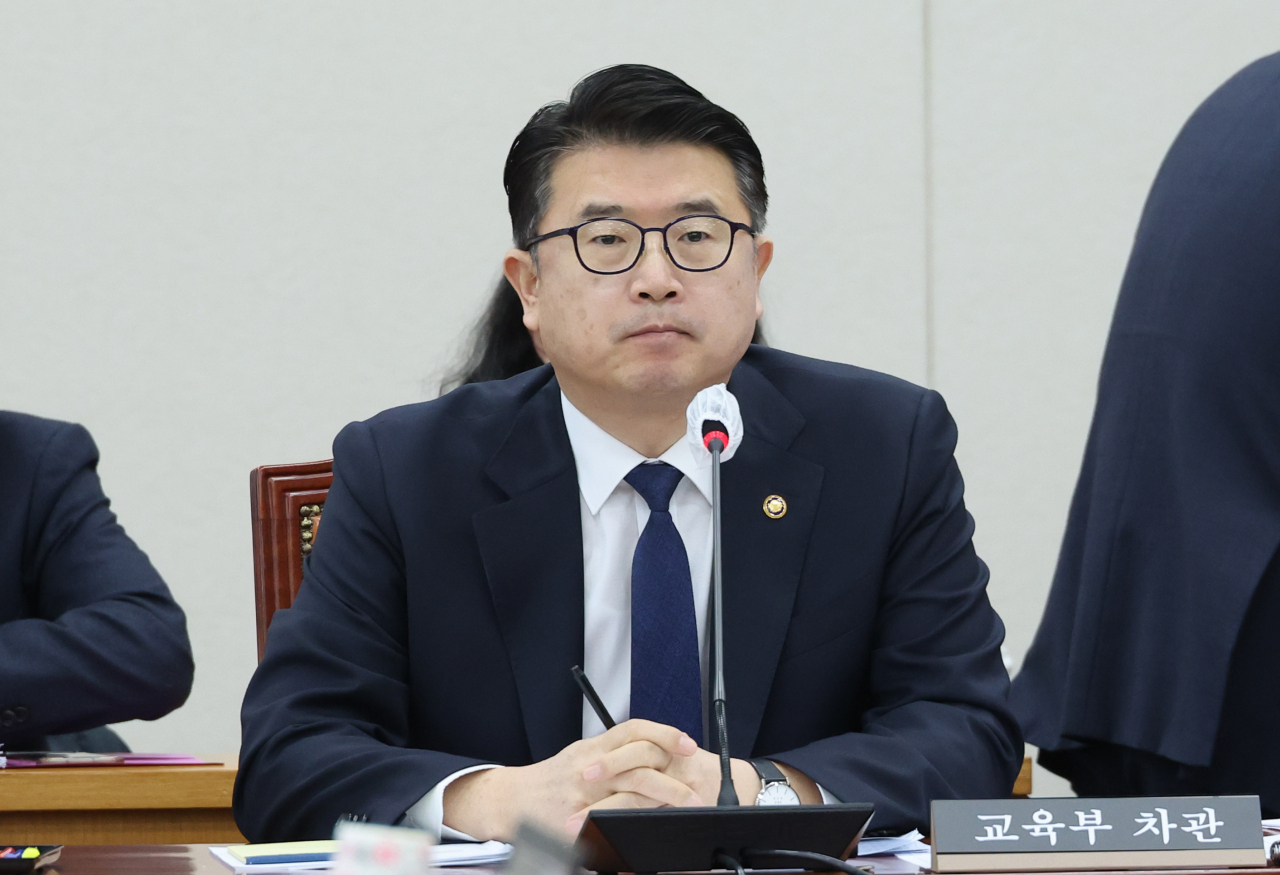 장상윤 교육부 차관이 27일 오전 국회에서 열린 교육위원회 제2차 전체회의에 참석하고 있다. [연합]
