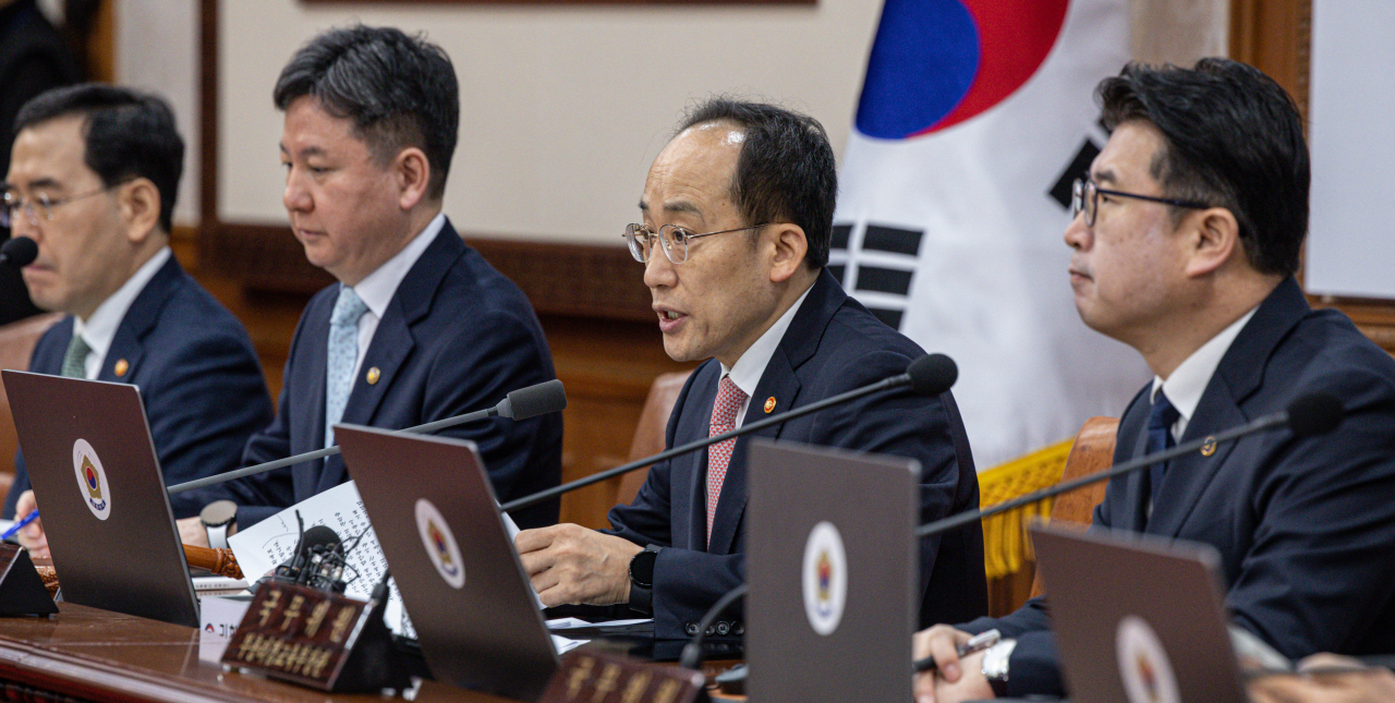 추경호 경제부총리 겸 기획재정부 장관이 28일 오전 서울 종로구 정부서울청사에서 열린 국무회의에서 의제에 대해 발언하고 있다. 추 부총리는 이날 지방을 방문한 한덕수 국무총리를 대신해 국무회의를 주재했다. [연합]