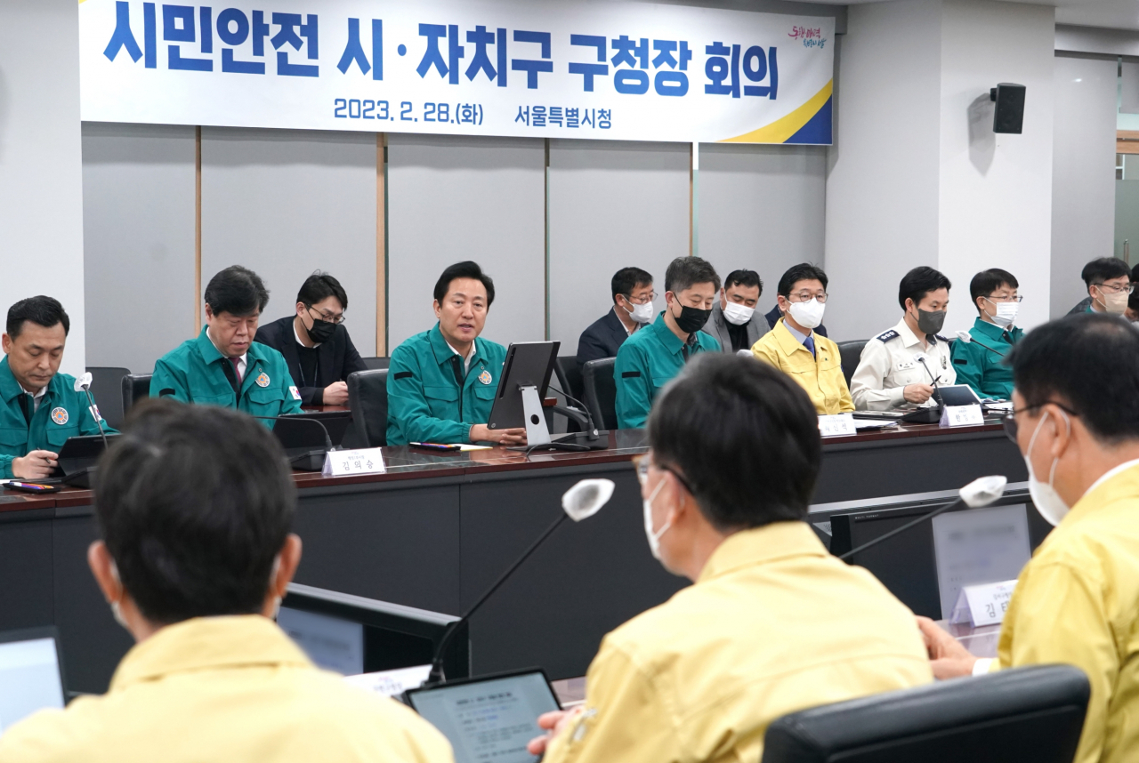 오세훈 서울시장이 서울 25개 자치구와 도시안전 협력 과제를 위한 회의를 주재하고 있다. [서울시 제공]