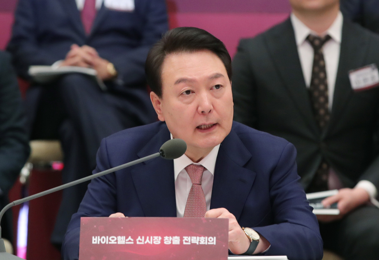 윤석열 대통령이 28일 청와대 영빈관에서 열린 바이오헬스 신시장 창출전략 회의에서 발언하고 있다. [연합]