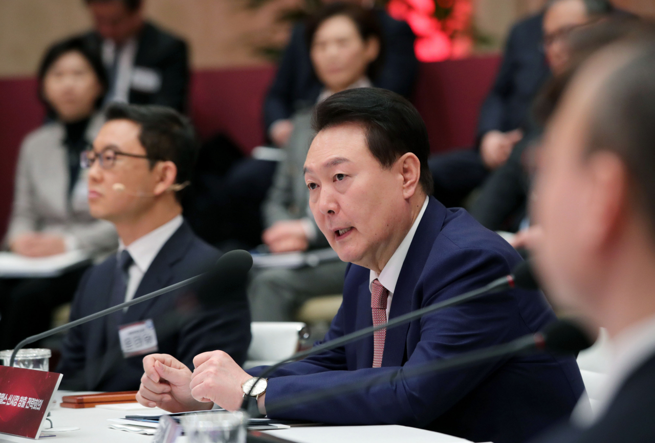 윤석열 대통령이 28일 청와대 영빈관에서 열린 바이오헬스 신시장 창출전략 회의에서 발언하고 있다. [연합]