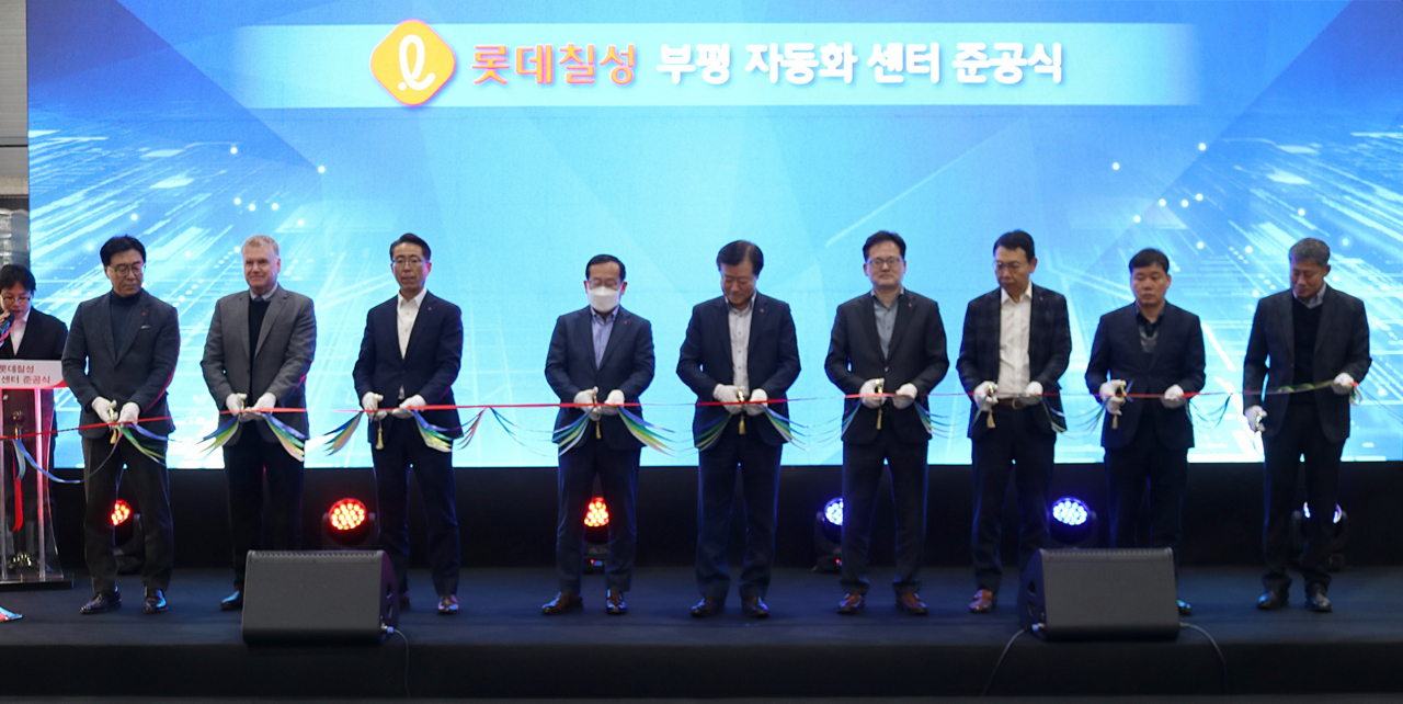 27일 진행된 롯데칠성음료 부평 자동화 물류센터의 커팅식 사진 [롯데칠성음료 제공]
