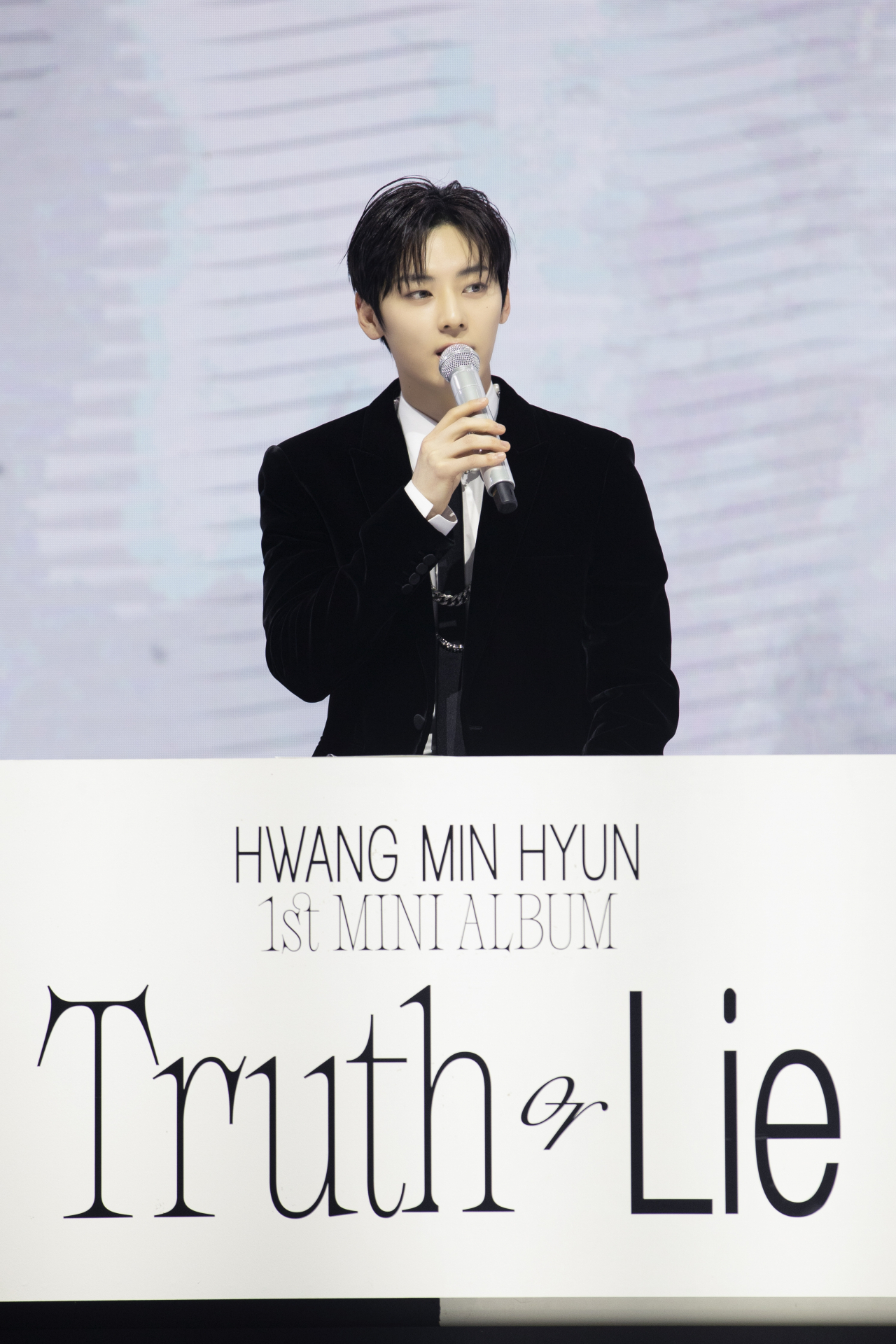 Hwang Min-hyun holds a press conference for his solo debut EP "Truth or Lie" in Seoul on Monday. (Pledis Entertainment)