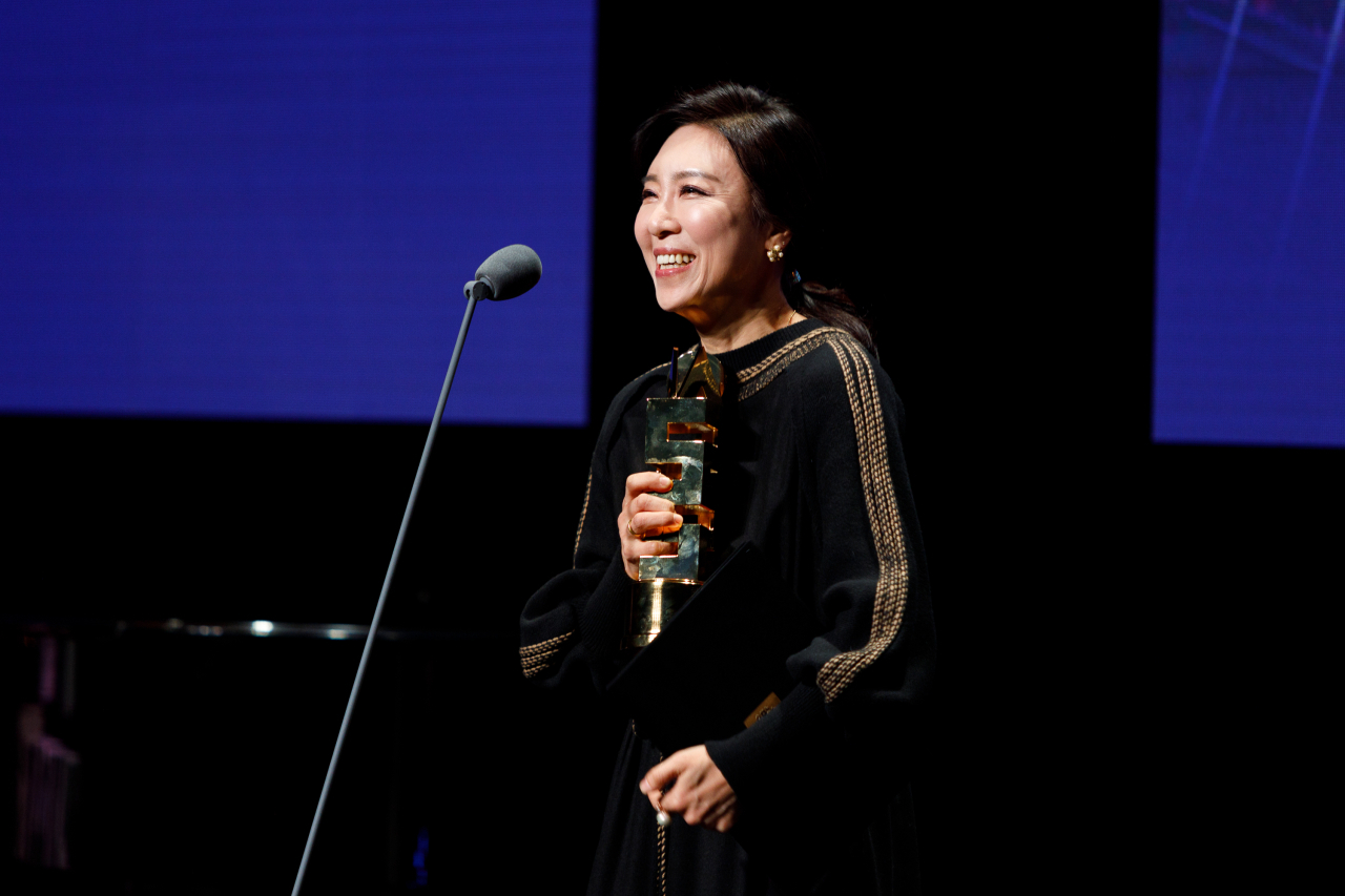 제1회 서울예술상 대상을 받은 블랙스트링 허윤정[서울문화재단 제공]