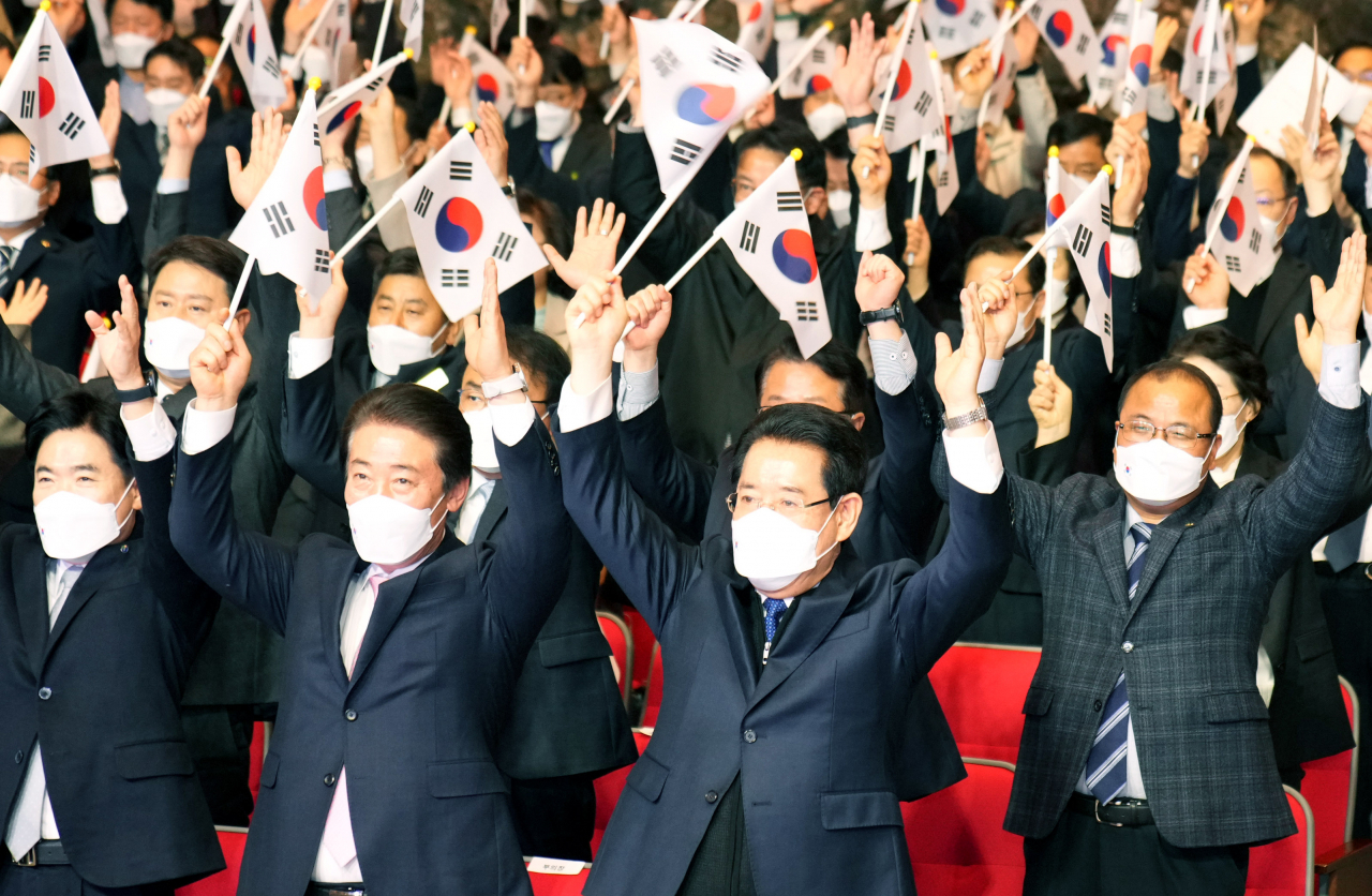 제104회 3.1운동 기념식에 참석한 김영록지사(오른쪽 두번째)
