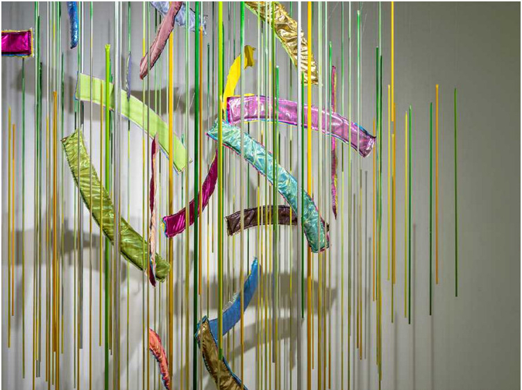 하태임, Between green and green, fabric, aluminum, 2023 [아트사이드갤러리 제공]