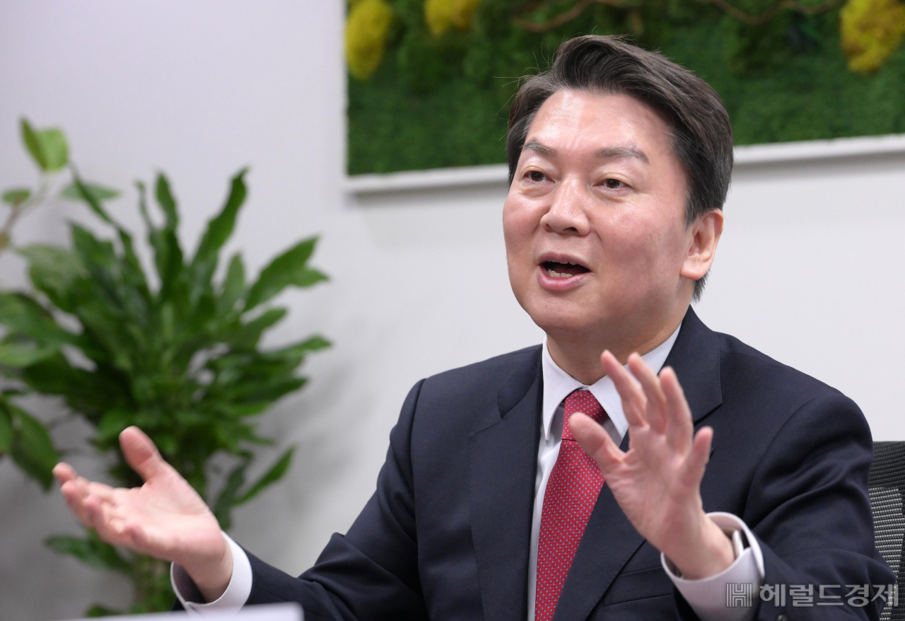 국민의힘 당대표에 도전하는 안철수 의원이 2월27일 오후 서울 여의도 국회 의원회관에서 헤럴드경제와 인터뷰를 하고 있다. 이상섭 기자