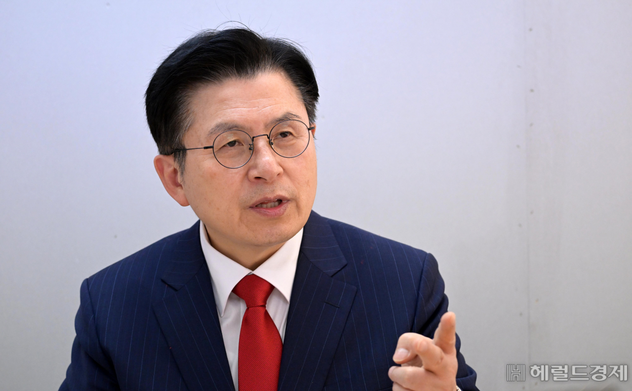 국민의힘 당대표에 도전하는 황교안 전 자유한국당 당대표가 2월10일 오후 서울 여의도 캠프 사무실에서 헤럴드경제와 인터뷰를 하고 있다. 이상섭 기자