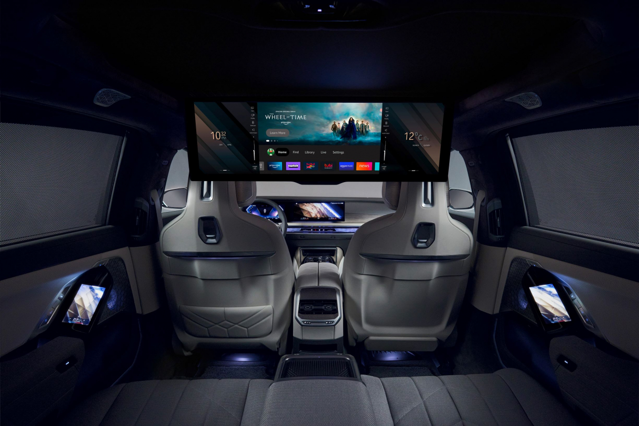 뉴 740d xDrive 시어터 스크린. [BMW 코리아 제공]
