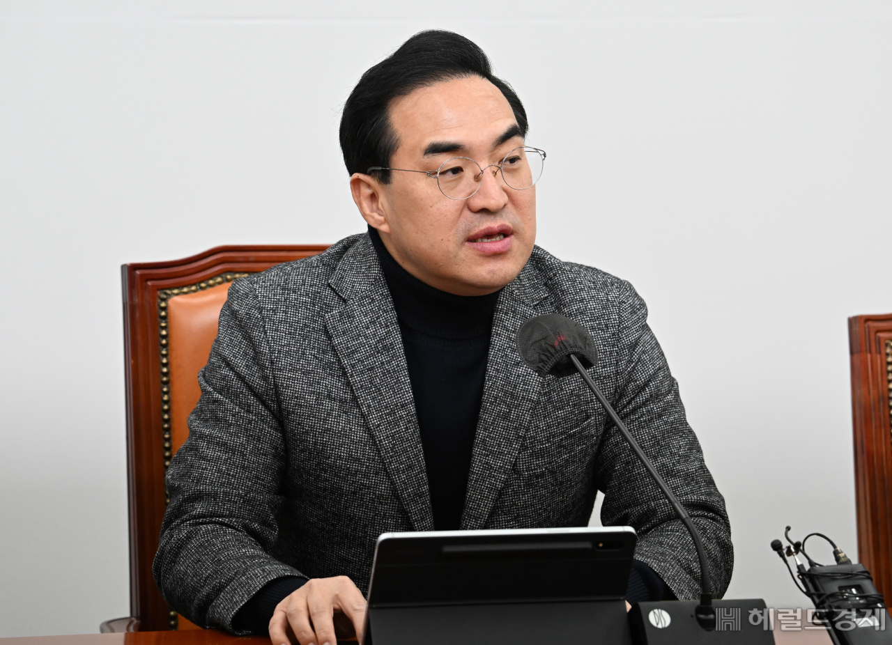 박홍근 더불어민주당 원내대표가 2일 서울 영등포구 여의도 국회에서 열린 더불어민주당 정책조정회의에 참석해 발언하고 있다. 임세준 기자