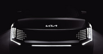 기아가 첫 번째 전용 전동화 대형 SUV(스포츠유틸리티차) ‘더 기아 EV9’의 공개에 앞서 티저 이미지와 영상을 2일 선보였다. EV9은 기아가 2021년 출시한 EV6에 이은 전기차 전용 플랫폼 E-GMP 기반 두 번째 전용 전동화 모델이다.사진은 기아 ‘더 기아 EV9’ 티저.  [기아 제공]