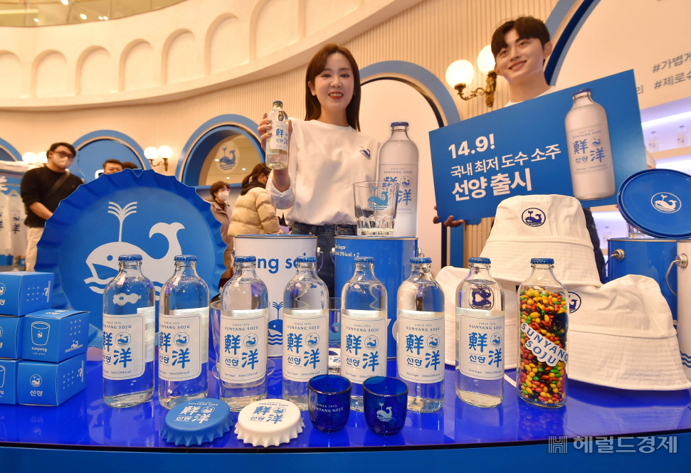맥키스컴퍼니가 신제품 ‘선양(鮮洋)’ 출시를 기념해 2일 대전 신세계백화점에서 팝업스토어를 열고 홍보행사를 진행했다. 사진=맥키스컴퍼니 제공