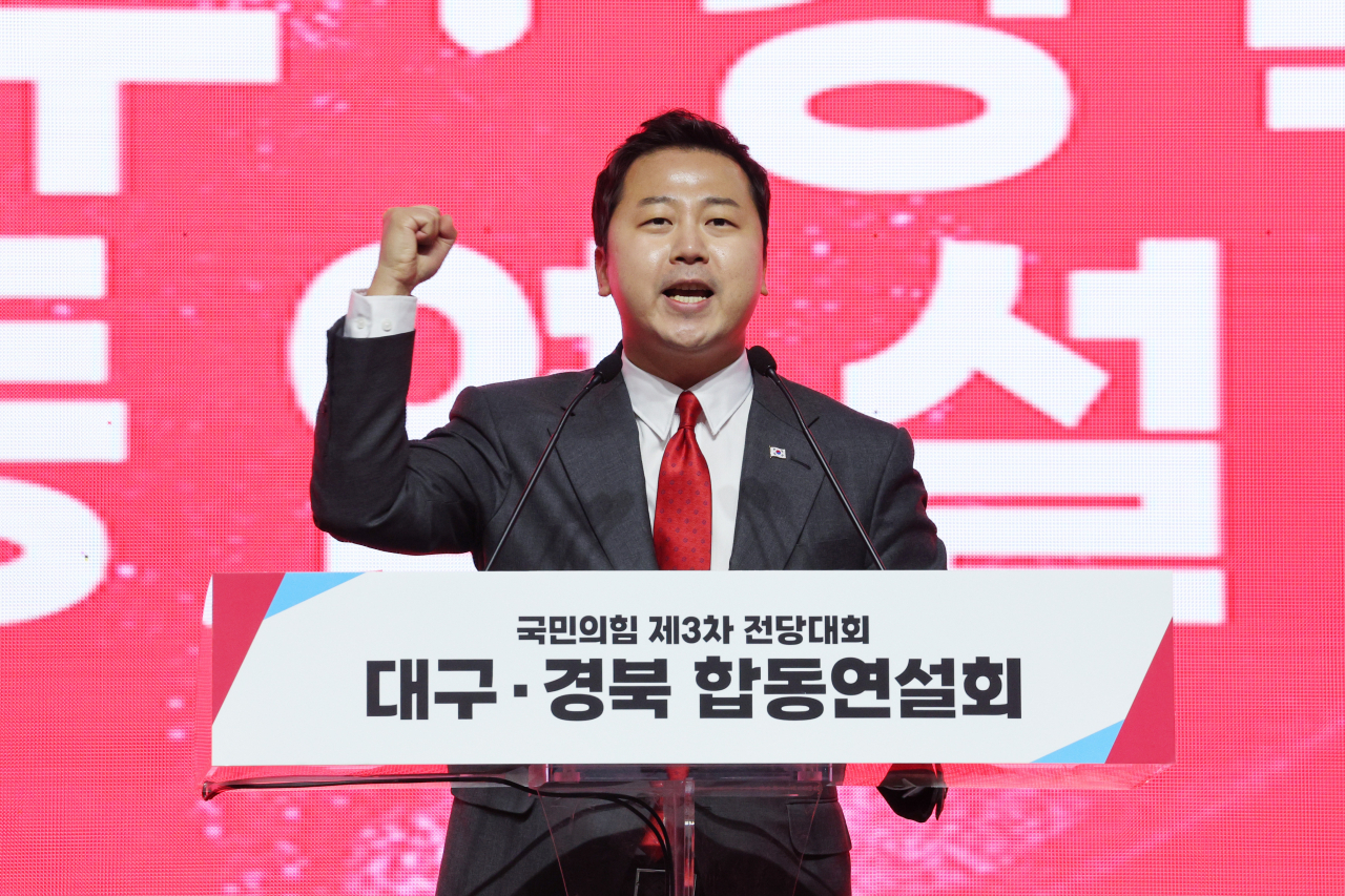 국민의힘 장예찬 청년최고위원 후보가 28일 오후 대구 북구 엑스코에서 열린 제3차 전당대회 대구·경북 합동연설회에서 정견발표를 하고 있다. [연합]